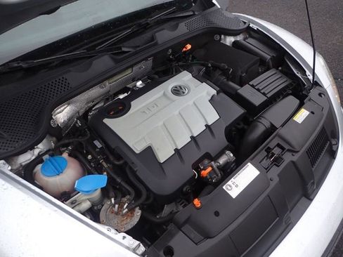 Used 2013 Volkswagen Beetle TDI FWD image 20