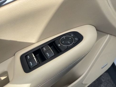 Used 2017 Cadillac XT5 FWD image 43