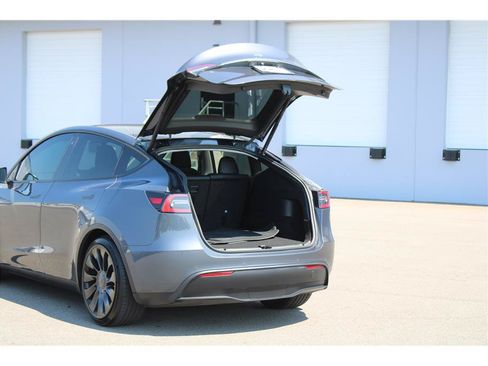 Used 2022 Tesla Model Y Performance AWD/4WD image 28