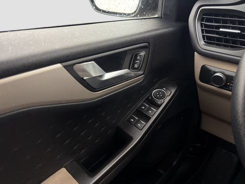 Used 2020 Ford Escape SE FWD image 12