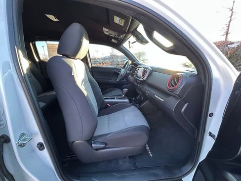 Used 2021 Toyota Tacoma TRD Off-Road w/ Technology Package image 32