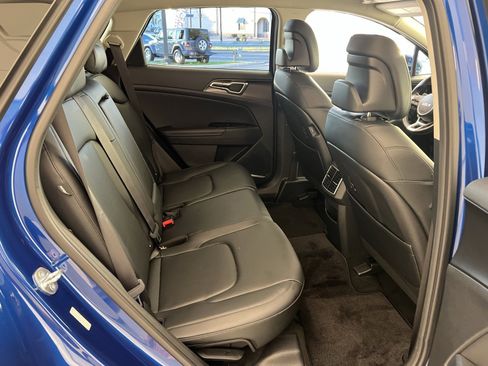 Used 2024 Kia Sportage EX image 45