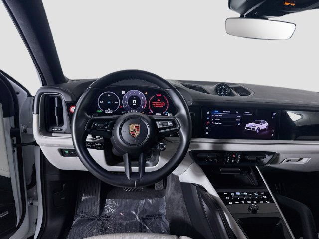 Used 2024 Porsche Cayenne Coupe AWD/4WD image 16