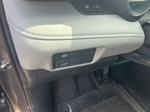 Used 2022 Toyota Highlander LE image 25