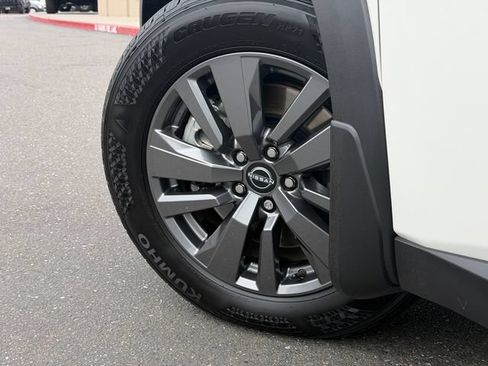 Used 2024 Nissan Pathfinder SV FWD image 11