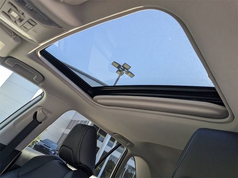 Used 2021 Toyota RAV4 XLE Premium image 15