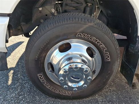 Used 2022 Ford F350 Platinum image 4