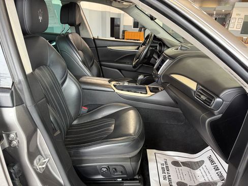 Used 2017 Maserati Levante w/ Luxury Package image 10