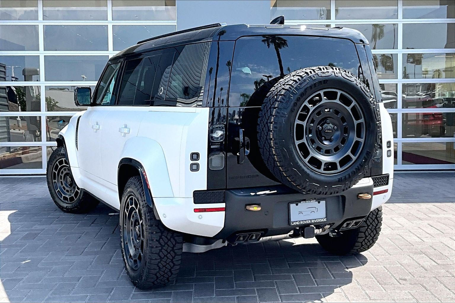 New 2026 Land Rover Defender 110 OCTA AWD/4WD image 3