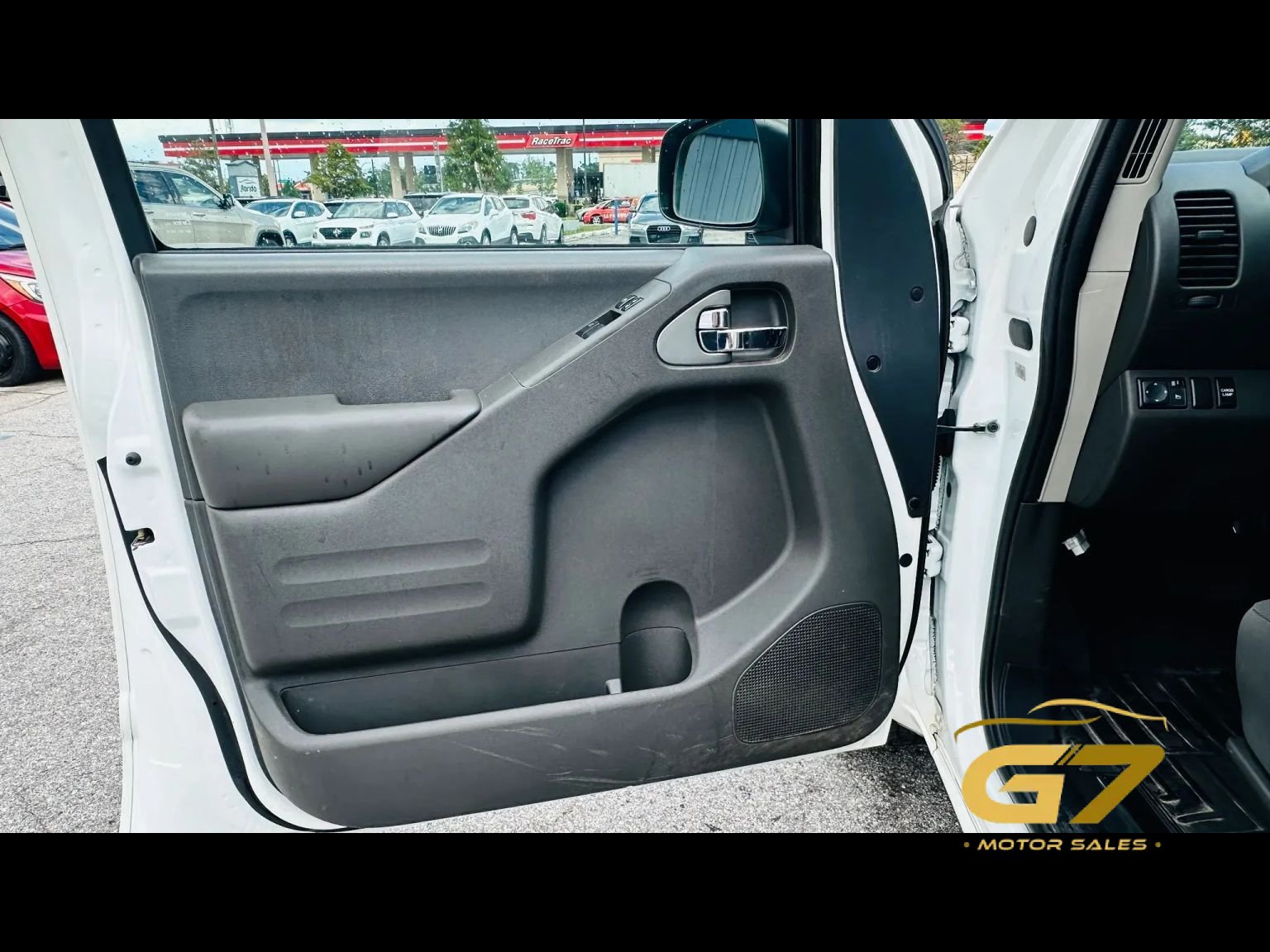 Used 2019 Nissan Frontier SV RWD image 7