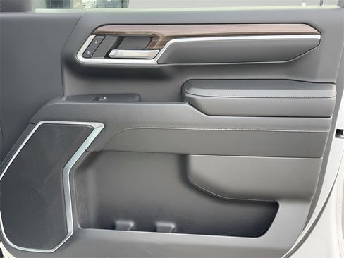 Used 2024 Chevrolet Silverado 2500 LT image 27