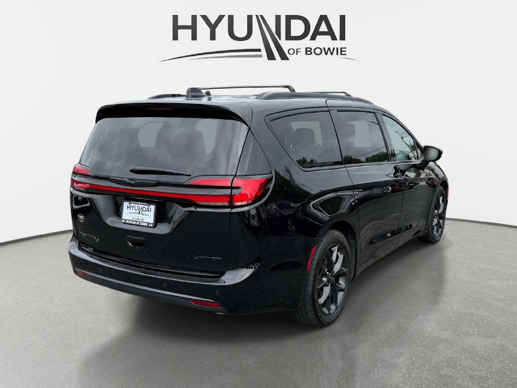 Used 2025 Chrysler Pacifica Limited FWD image 2