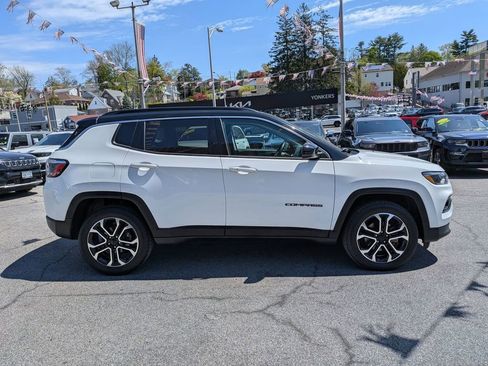 Used 2022 Jeep Compass Limited AWD/4WD image 5