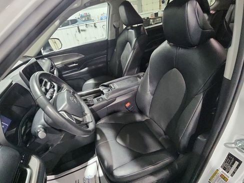 Used 2024 Toyota Grand Highlander XLE image 15