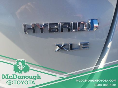 Certified 2022 Toyota Prius LE image 10