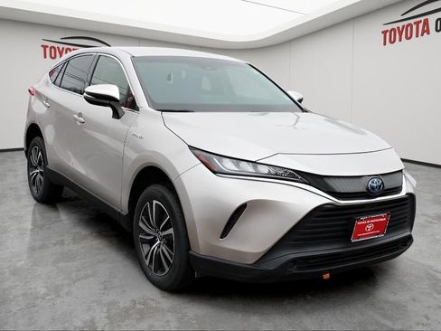 Certified 2021 Toyota Venza LE image 6