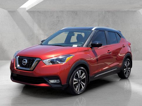Used 2019 Nissan Kicks SR w/ SR Premium Package FWD image 8