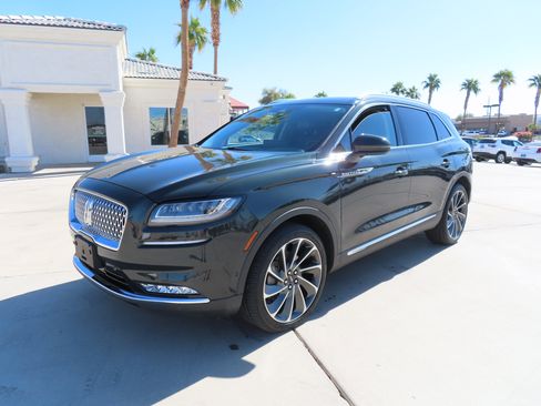Used 2022 Lincoln Nautilus Reserve w/ Equipment Group 202A image 3