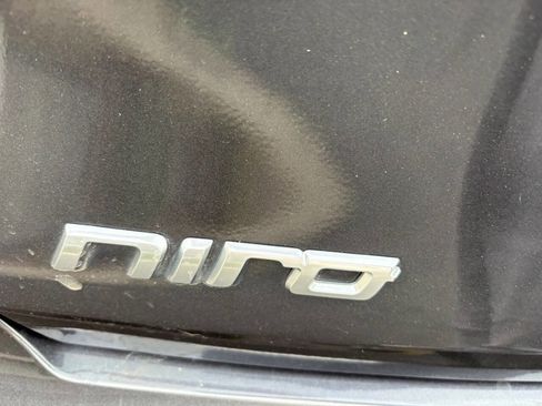 Used 2020 Kia Niro EX Premium image 11