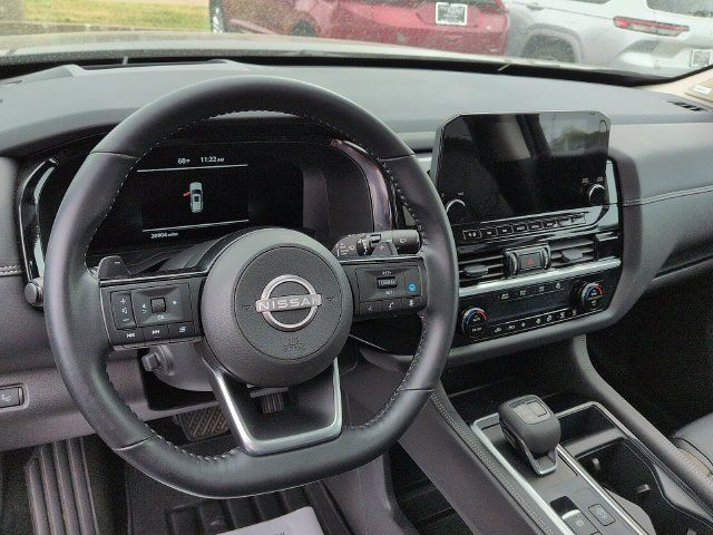 Used 2025 Nissan Pathfinder Platinum w/ Black Appearance Package AWD/4WD image 14