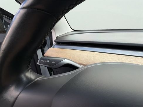 Used 2019 Tesla Model 3 Standard Range Plus image 31