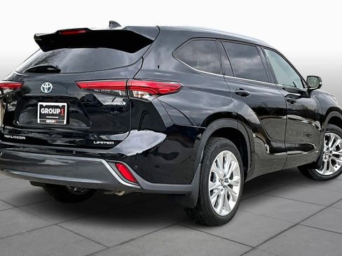 Used 2023 Toyota Highlander Limited image 13