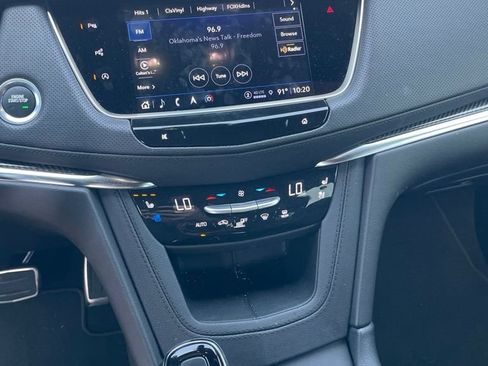 Certified 2025 Cadillac XT5 Sportv w/ Technology Package AWD/4WD image 12