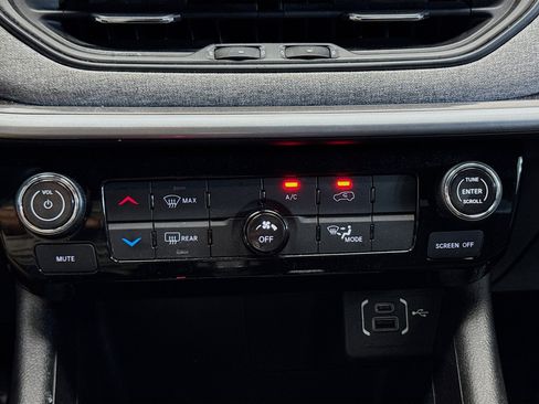 Used 2023 Jeep Compass Sport image 11