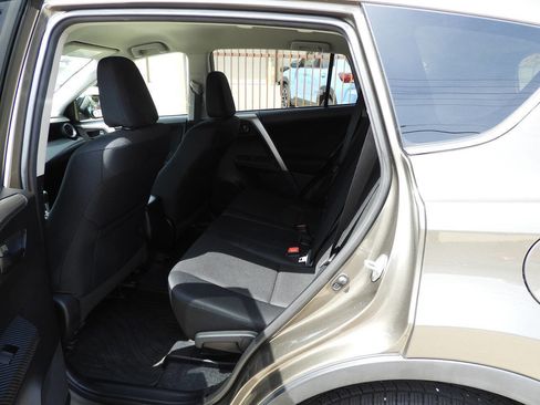 Used 2015 Toyota RAV4 LE w/ Four Season Floor Mat Package AWD/4WD image 22