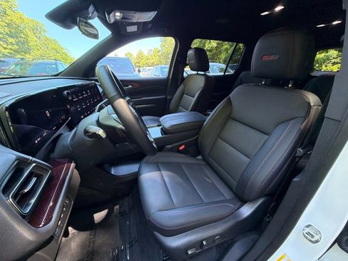Used 2024 Chevrolet Traverse Z71 AWD/4WD image 19
