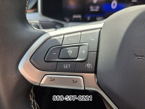 Used 2025 Volkswagen Taos SE FWD image 28