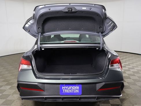 Certified 2024 Hyundai Elantra SE FWD image 14