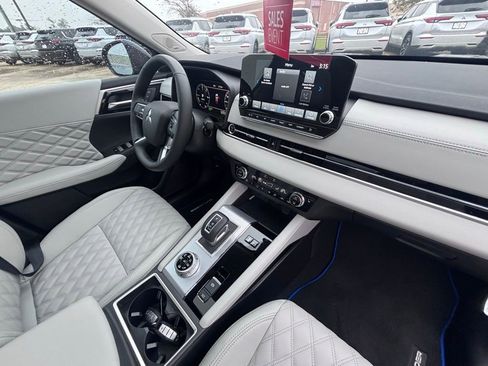 Used 2024 Mitsubishi Outlander SEL image 25