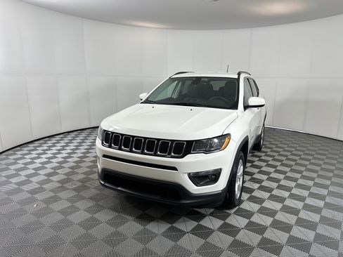 Used 2018 Jeep Compass Latitude w/ Popular Equipment Group image 2