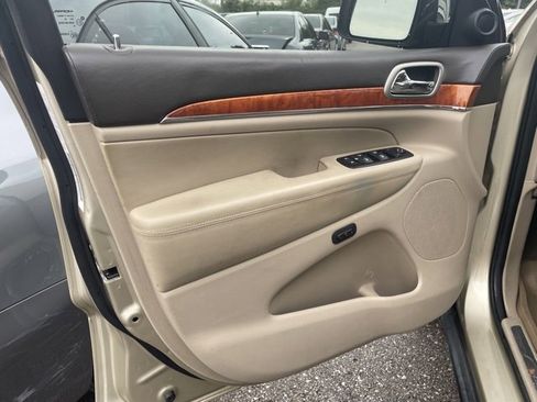 Used 2011 Jeep Grand Cherokee Overland image 13
