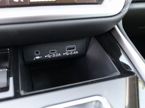 Used 2025 Subaru Outback Premium image 30