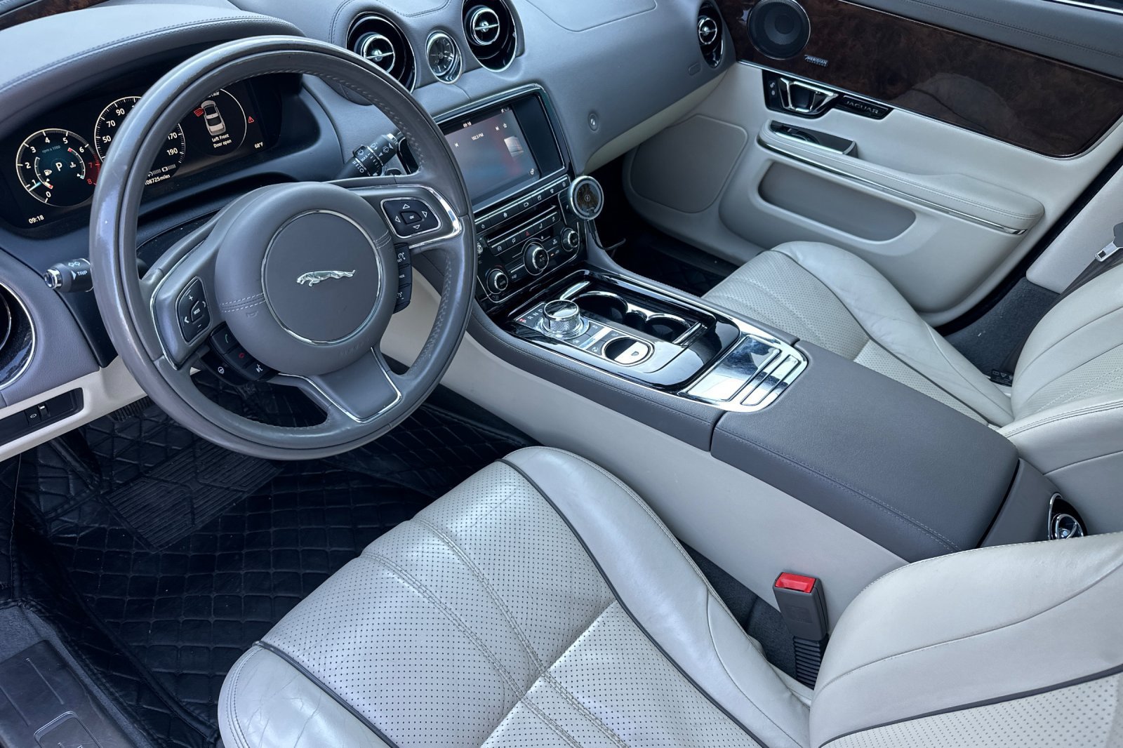 Used 2016 Jaguar XJ R-Sport RWD image 10