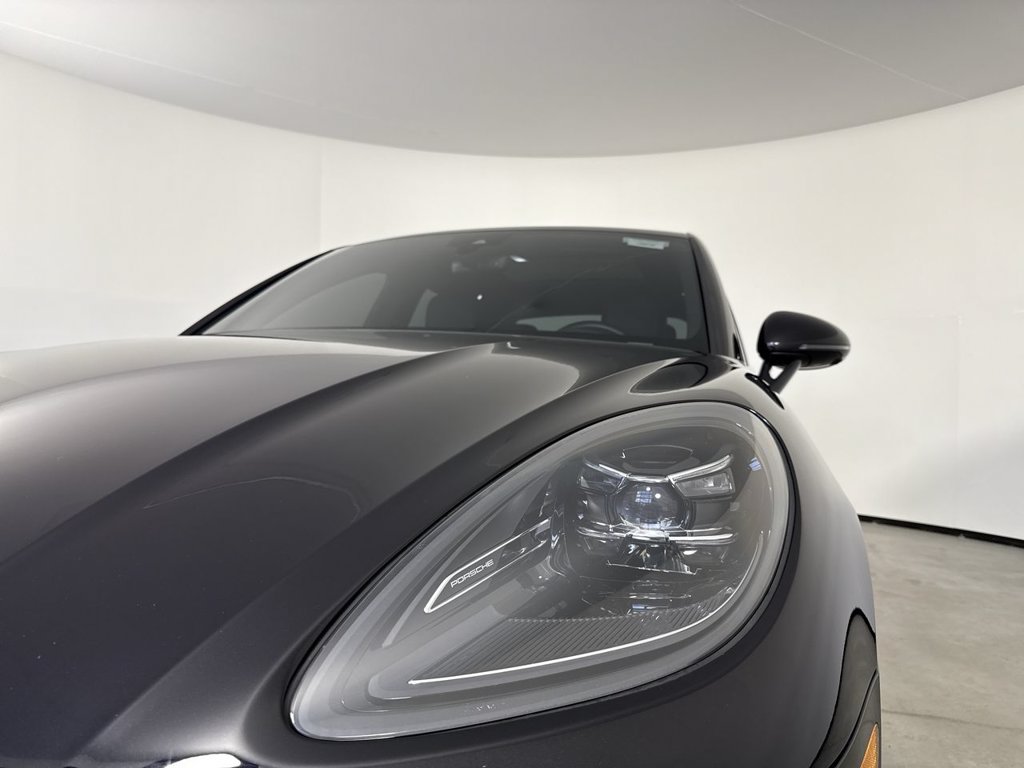 Certified 2024 Porsche Macan w/ Premium Plus Package AWD/4WD image 11