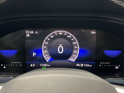 Used 2023 Volkswagen Taos SE w/ Panoramic Sunroof Package AWD/4WD image 17