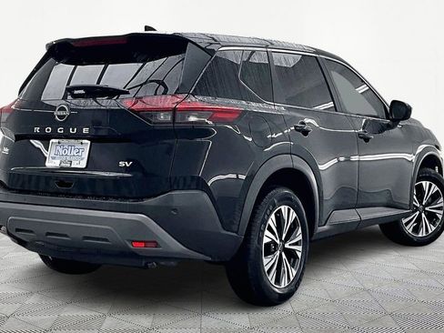 Used 2023 Nissan Rogue SV image 2