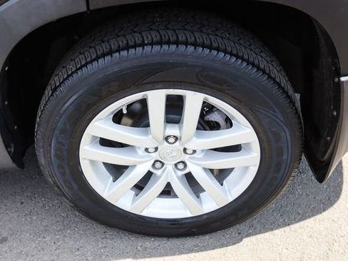 Used 2014 Toyota Highlander LE AWD/4WD image 53