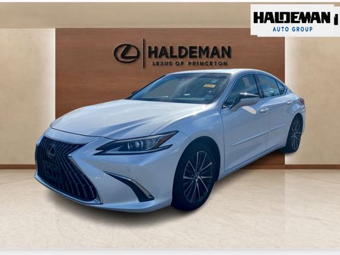 Used 2023 Lexus ES 350 w/ Premium Package FWD image 2