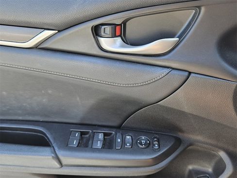 Used 2019 Honda Civic Touring image 31