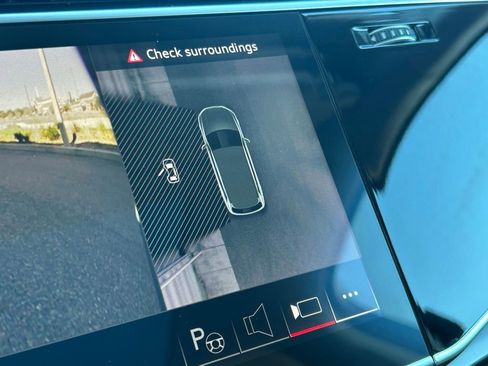 Used 2023 Audi Q7 3.0T Prestige image 32