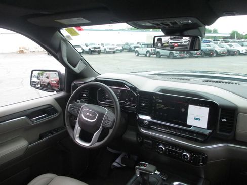 Used 2024 GMC Sierra 1500 SLT w/ SLT Premium Plus Package AWD/4WD image 28