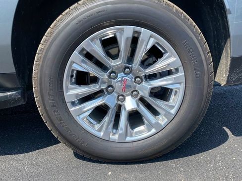 Used 2024 GMC Yukon XL Denali AWD/4WD image 8
