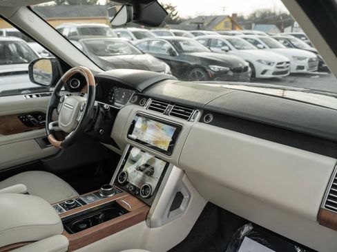 Used 2020 Land Rover Range Rover HSE image 18