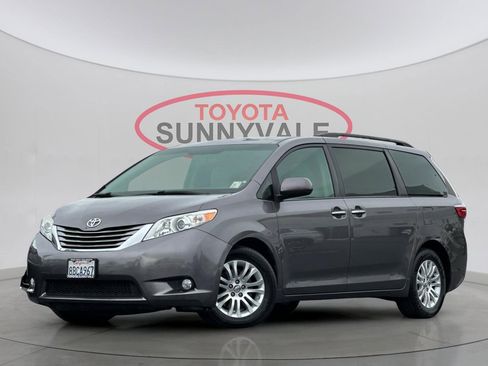 Used 2017 Toyota Sienna XLE w/ XLE Navigation Package image 2