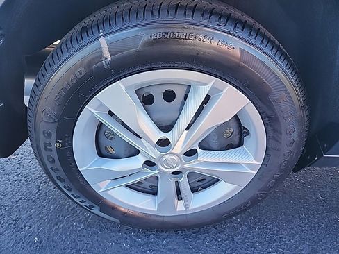 Used 2025 Nissan Kicks Play S image 11