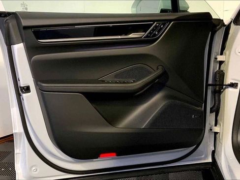 New 2025 Porsche Macan Electric image 66